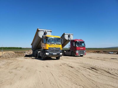 Nákladní vozy Mercedes a Renault pro přepravu materiálu | Nákladní doprava – Hustopeče – Pohořelice