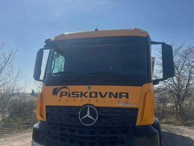 Aktuální vozový park - Mercedes se speciální SPZ | Nákladní doprava – Hustopeče – Pohořelice