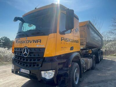 Vozový park - nový Mercedes se speciální SPZ | Kontejnery – Hustopeče – Pohořelice – kontejnerová přeprava